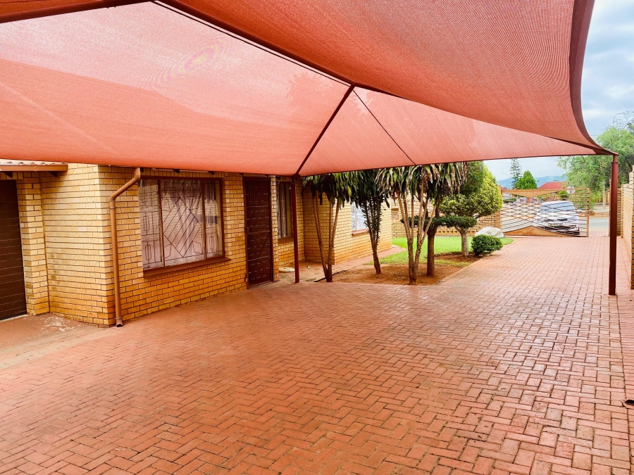 To Let 3 Bedroom Property for Rent in Geelhoutpark North West